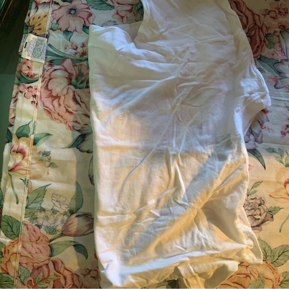 MTV White Graphic T-Shirt Size Medium - Picture 4 of 7